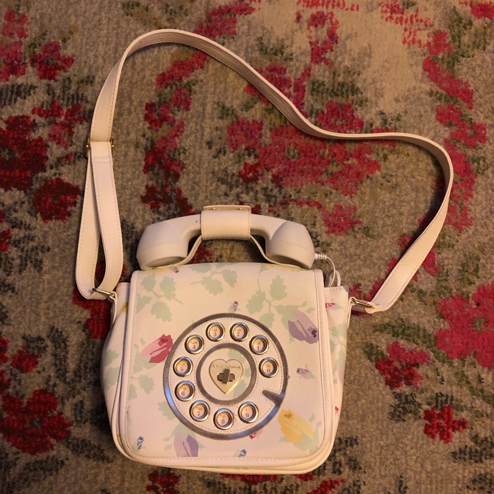NWOT Betsey Johnson Phone Crossbody - Picture 1 of 4
